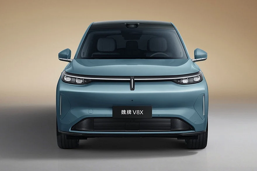 Wey V8X чуть покрупнее, то есть для семейной аудитории
