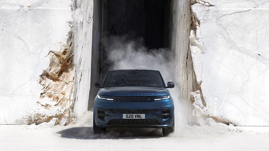 На фото: Range Rover Sport Electric