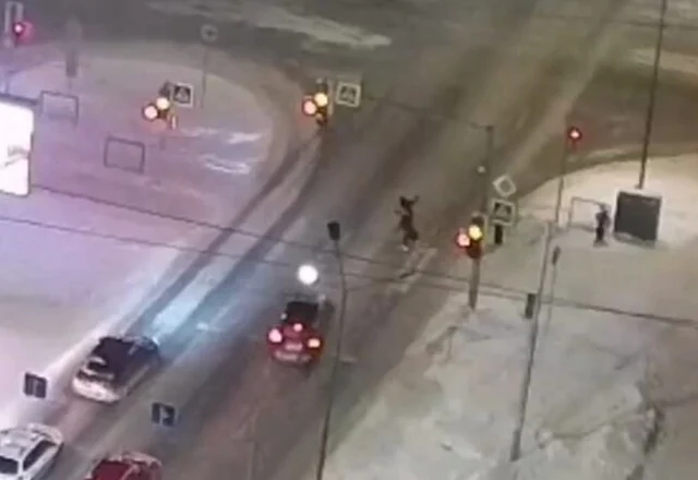  Автомобиль сбил двоих пешеходов на пешеходном переходе в Челябинске