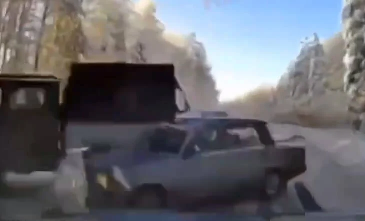  &laquo;Семерку&raquo; разорвало на части в результате ДТП в Коми