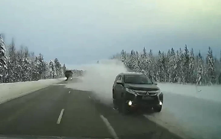  &laquo;Родились в рубашке&raquo;: на трассе &laquo;Кола&raquo; водитель Mitsubishi спровоцировал ДТП и скрылся