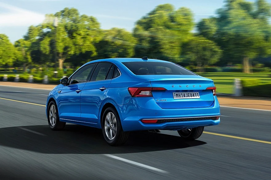 Дореформенный седан Skoda Slavia
