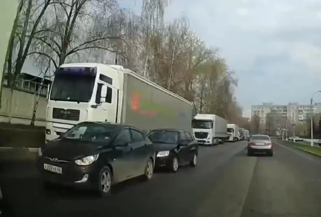 	Авария в Рязани: водитель «Лады» въехал в притормозивший Hyundai