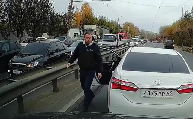  «Я ехал прямо»: кто прав, а кто не прав на перекрестке в Кирове?