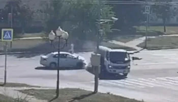  Водитель грузовика не уступил дорогу легковому автомобилю на перекрестке в Белгороде