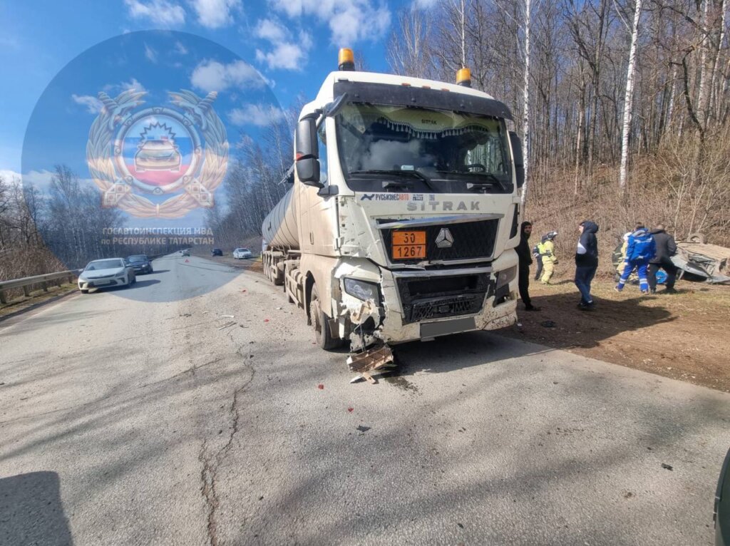«Жили счастливо и умерли в один день»: пожилые супруги погибли в ДТП в Татарстане