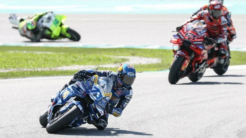 Алекс Маркес выиграл Гран При Малайзии MotoGP, Акоста и Мир на подиуме