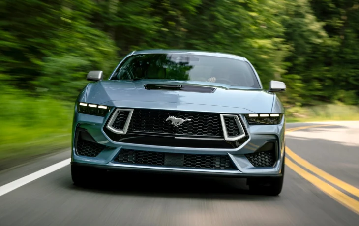 Ford показал четырёхдверный Mustang дилерам: он будет стоить менее 40 000 долларов