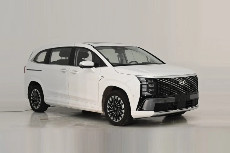 Минивэн Hyundai Custo получит новое &laquo;лицо&raquo; после рестайлинга