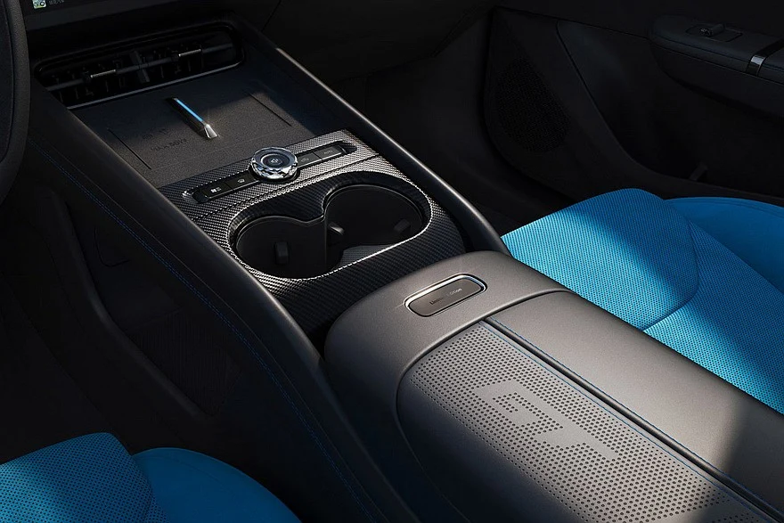 Lynk &amp; Co 07GT Limited Edition