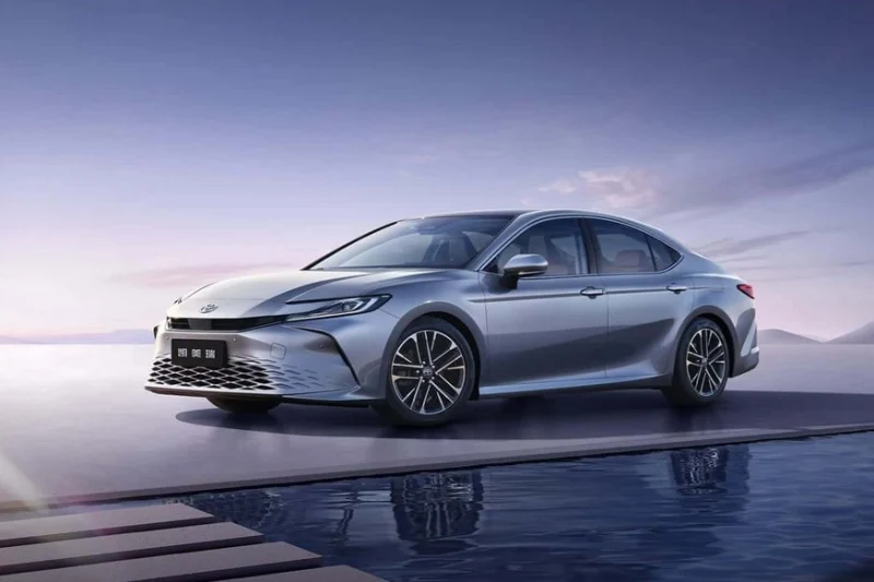 Обновлённая Toyota Camry: увеличенный экран, &laquo;хрусталь&raquo; и кое-что ещё