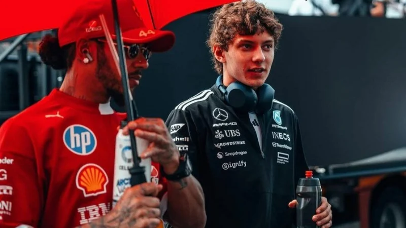 «Лучший союзник для молодых пилотов», – Mercedes поблагодарила Хэмилтона