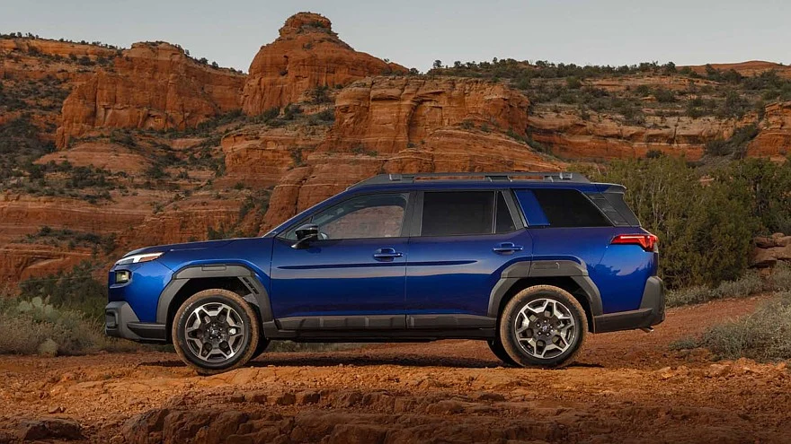 На фото: актуальный кроссовер Subaru Outback