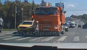  КАМАЗ переехал 70-летнюю женщину на улице Оборонной в Туле