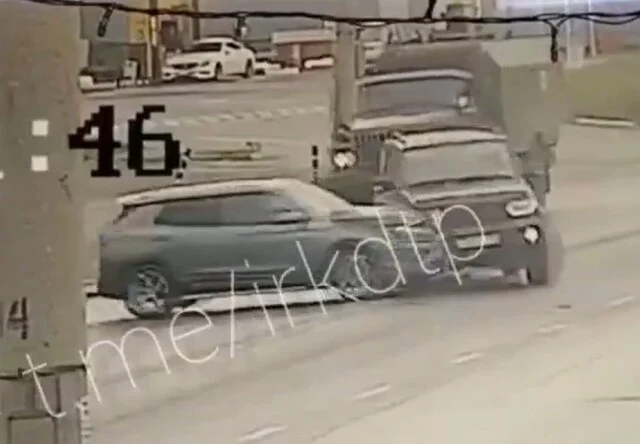  &laquo;Не посмотрел по сторонам&raquo;: два авто столкнулись на улице Рабочего Штаба в Иркутске