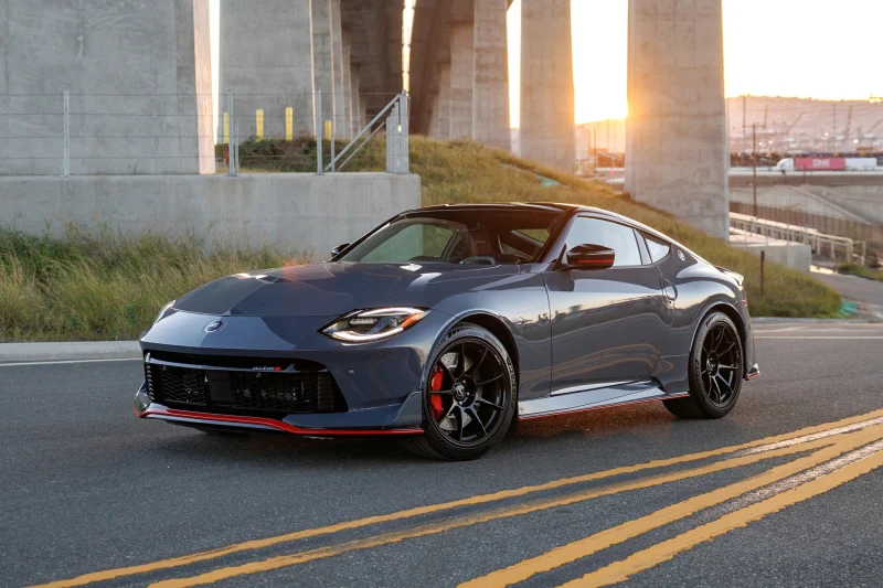Обновлённый Nissan Z: ретро-передок в &laquo;базе&raquo;, версия Nismo с МКП и тормозами от GT-R