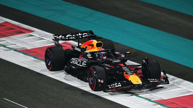 Макс Ферстаппен выиграл квалификацию в Абу-Даби, Норрис и Пиастри в топ-3