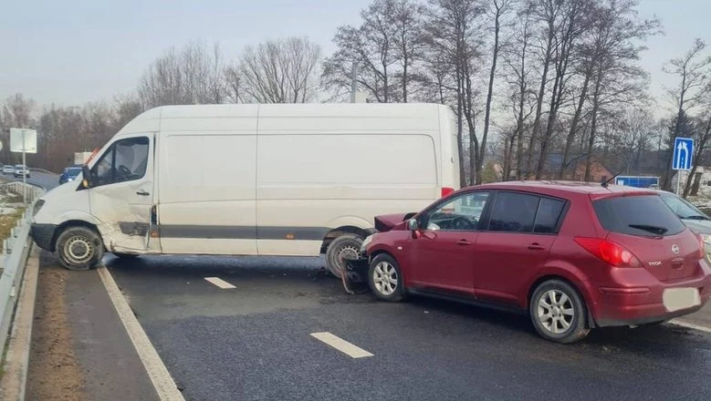 На Советском проспекте в ДТП с микроавтобусом пострадали два человека