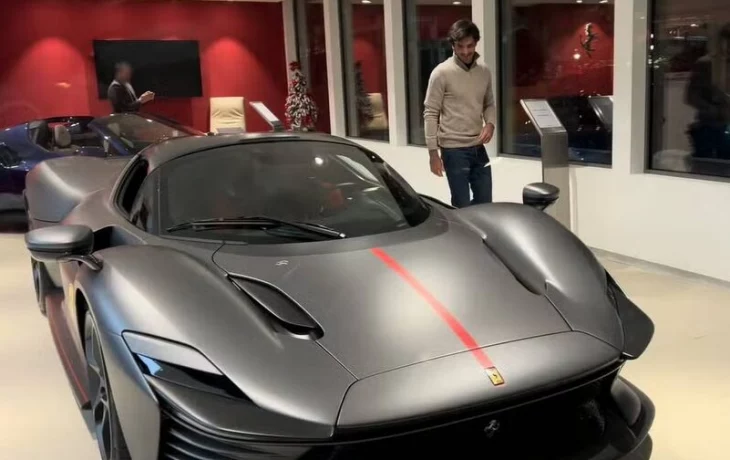 Карлос Сайнс получил от Ferrari суперкар Daytona SP3