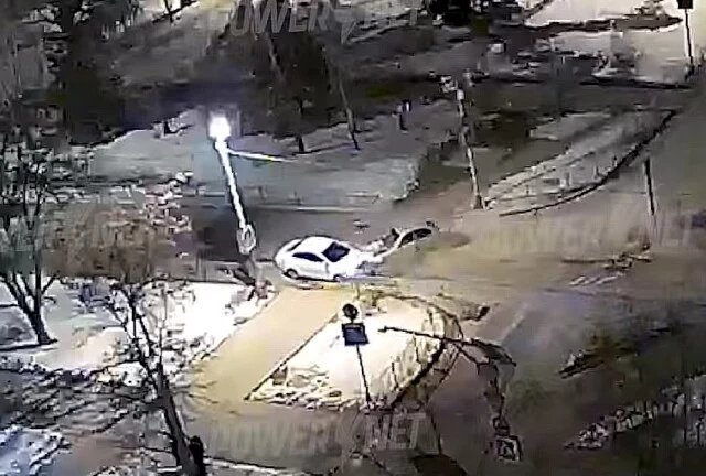 	ДТП в Волжском: автомобиль снёс дорожный знак и врезался во встречную легковушку