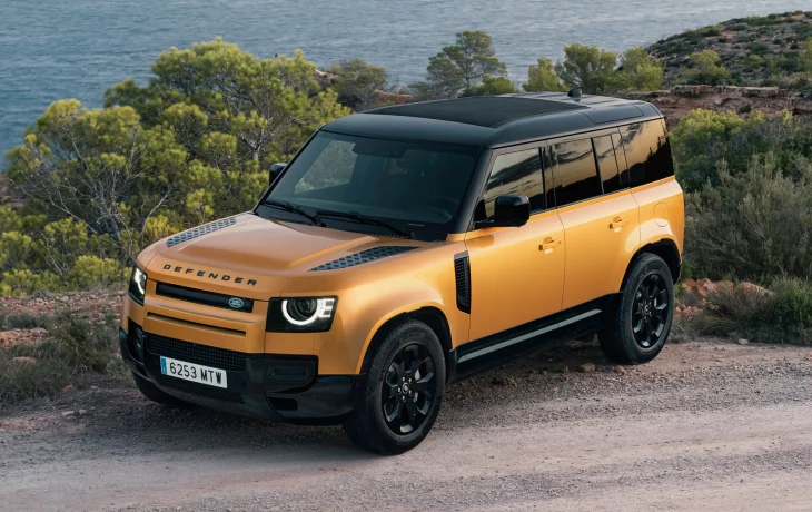 Фееричный внедорожник: Land Rover подготовил спецверсию Defender Eivissa