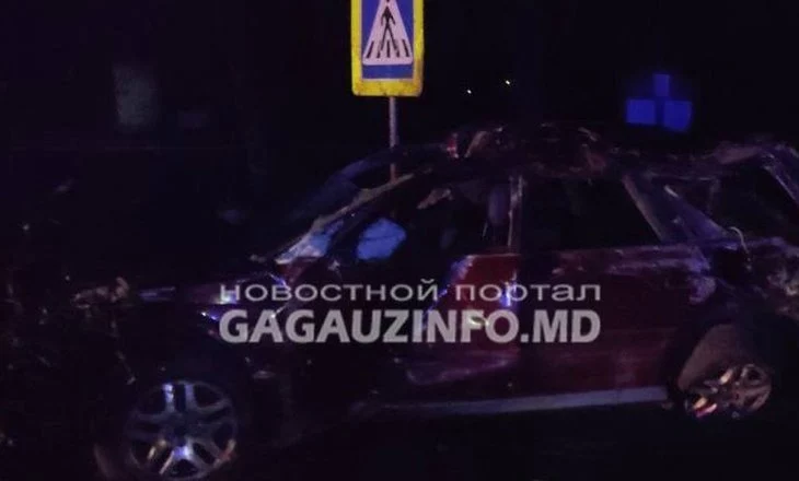 Страшное ДТП в Гагаузии: Автомобиль врезался в столб — погибло четыре человека