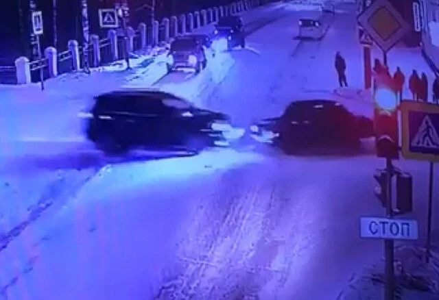 	Авария на перекрестке в Великом Устюге: водитель «Жигулей» пытался повернуть налево и не пропуст