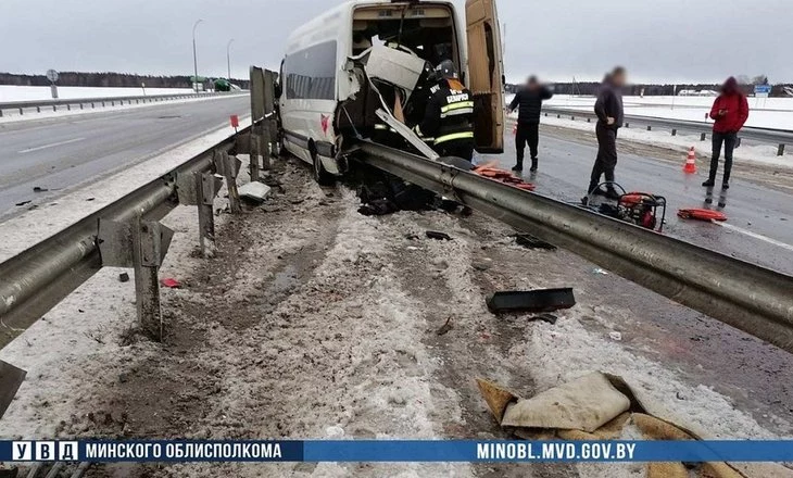 «Маршрутка была на лысой резине, а водитель сидел в телефоне». СК назвал причину аварии с маршруткой