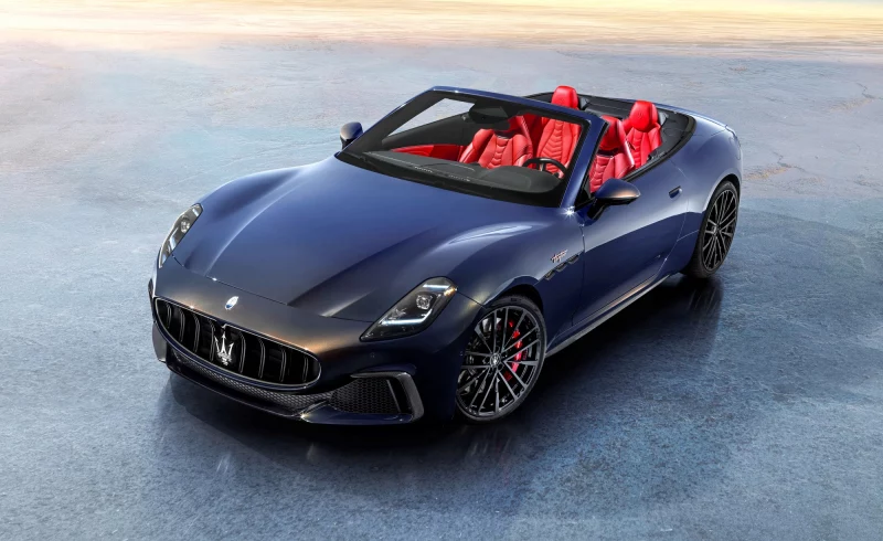 Новый Maserati GranCabrio: на 100 кг тяжелее купе и пока только с бензиновым мотором