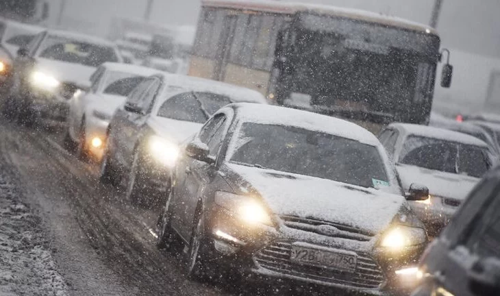 В Новой Москве из-за снегопада столкнулись пять автомобилей