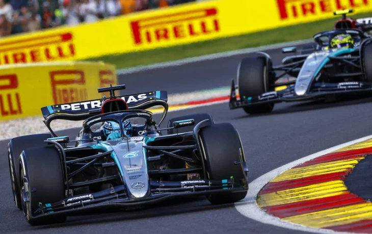 «Тогда Джордж пропустил бы Льюиса…» Mercedes могла воспользоваться командным приказом в Спа
