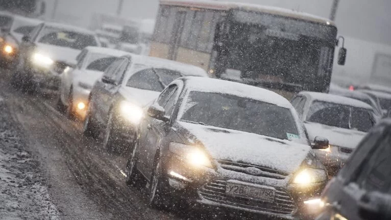 В Новой Москве из-за снегопада столкнулись пять автомобилей