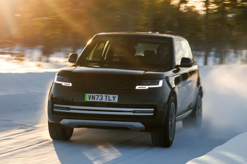 Range Rover Electric показался во весь рост: вес под три тонны и динамика спорткара