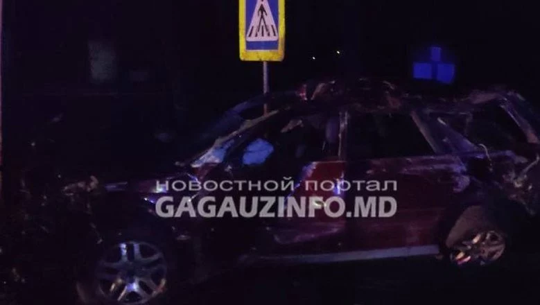 Страшное ДТП в Гагаузии: Автомобиль врезался в столб — погибло четыре человека