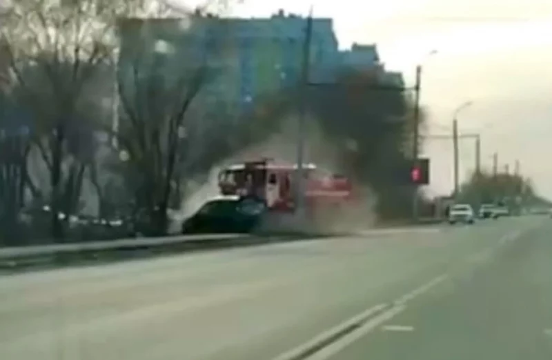	В Оренбурге пожарная машина столкнулась с легковым автомобилем