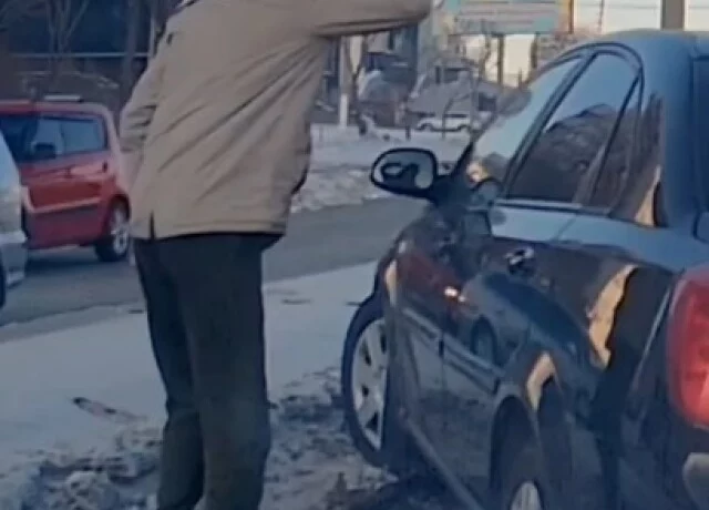 	«Жалко девушку на Гранте»: два автомобиля не поделили полосу в Магнитогорске