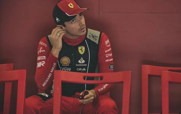 Источник: Шарль Леклер остался в Ferrari ради дуэли с Льюисом Хэмилтоном