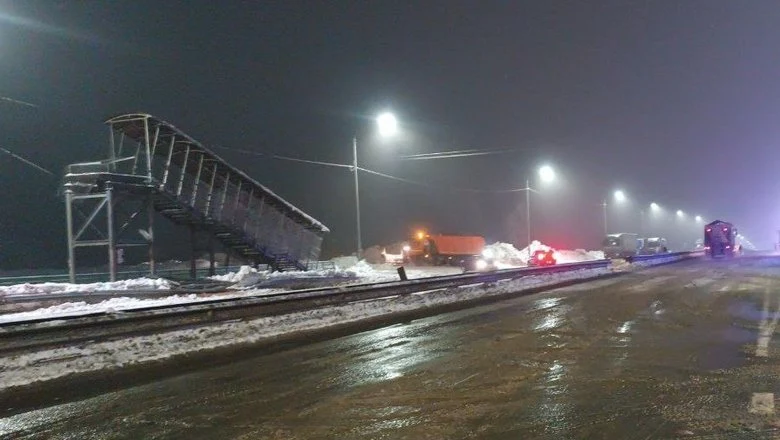 Фура снесла пешеходный мост в Дальнеконстантиновском районе