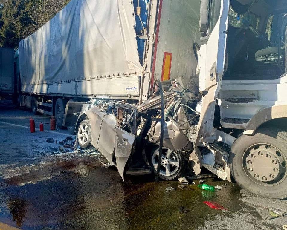 &#1050;&#1040;&#1052;&#1040;&#1047; &#1089;&#1084;&#1103;&#1083; &#1085;&#1077;&#1089;&#1082;&#1086;&#1083;&#1100;&#1082;&#1086; &#1072;&#1074;&#1090;&#1086;&#1084;&#1086;&#1073;&#1080;&#1083;&#1077;&#1081; &#1085;&#1072; &#1090;&#1088;&#1072;&#1089;&#1089;&#1077; &#1040;-108: &#1087;&#1086;&#1075;&#1080;&#1073;&#1083;&#1080; &#1076;&#1074;&#1072; &#1095;&#1077;&#1083;&#1086;&#1074;&#1077;&#1082;&#1072;