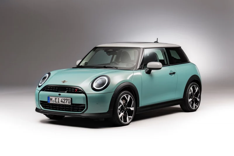 Новый бензиновый Mini Cooper: на вид, как электрический, но на старой платформе