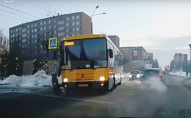  ДТП на «зебре» в Ижевске: автобус наехал на переходившую дорогу девушку