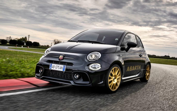 Abarth 695 75° Anniversario: спецверсия бензинового хот-хэтча ко дню рождения марки