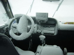 ЧП автомобилиста: машина не заводиться в мороз и не открывается дверь